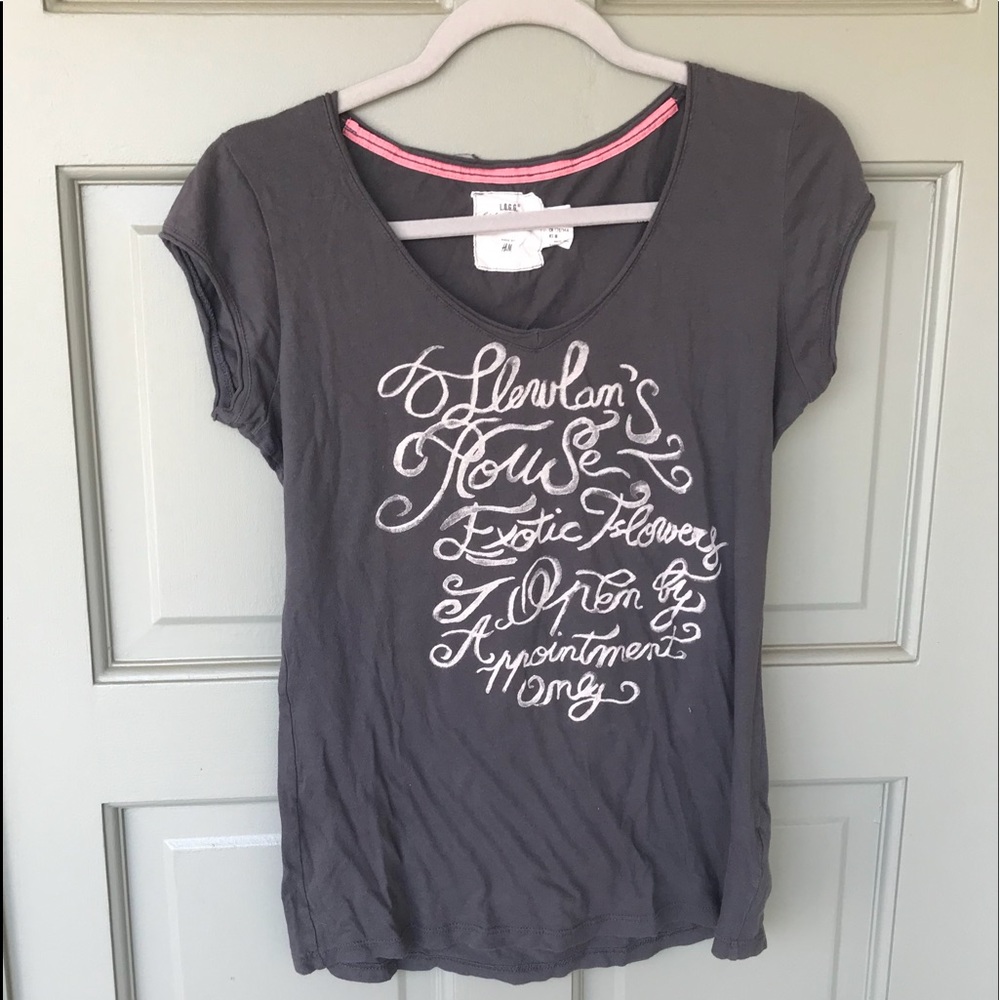Graphic T-shirt.